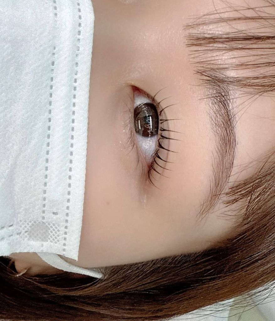 南森町Arkのまつげパーマ施術例。ふさふさとした立体感のあるまつ毛に仕上げるナチュラルカール